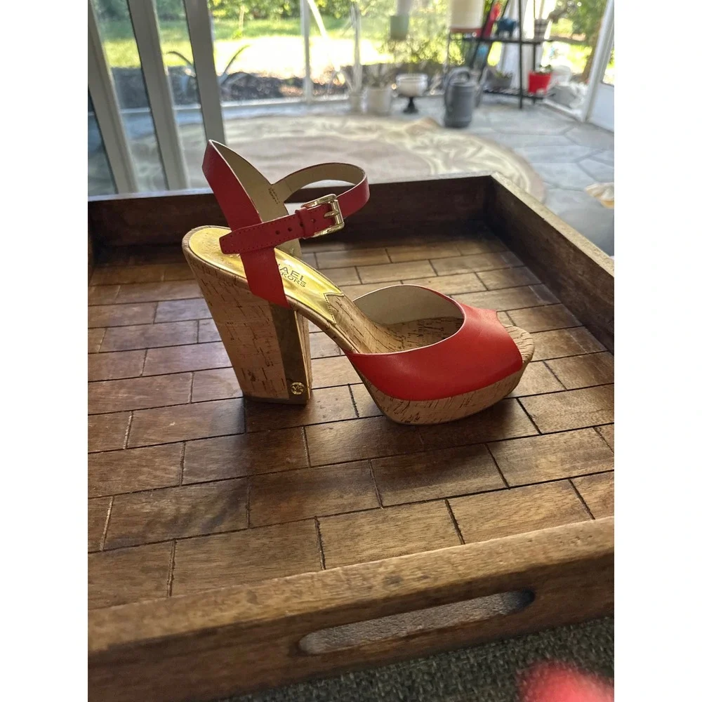 Michael Kors Natalia Mandarin Leather Platform Sandals Heels size‎ 8 EEUC
